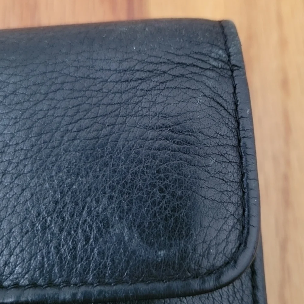Wilson's Black Leather Women's Wallet with Coin Purse Pocket‎ Lots of Card Slots
